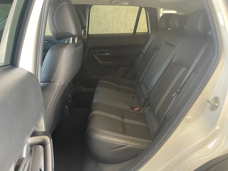 2025 Mazda CX-50 - Image 23 of 31