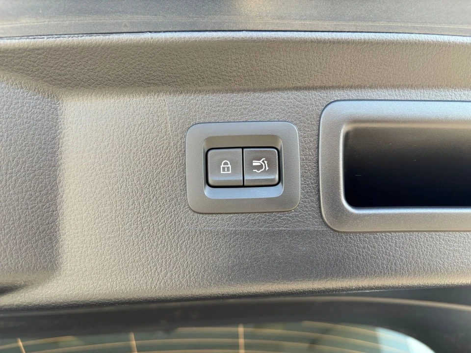 2025 Mazda CX-50 - Image 19 of 31