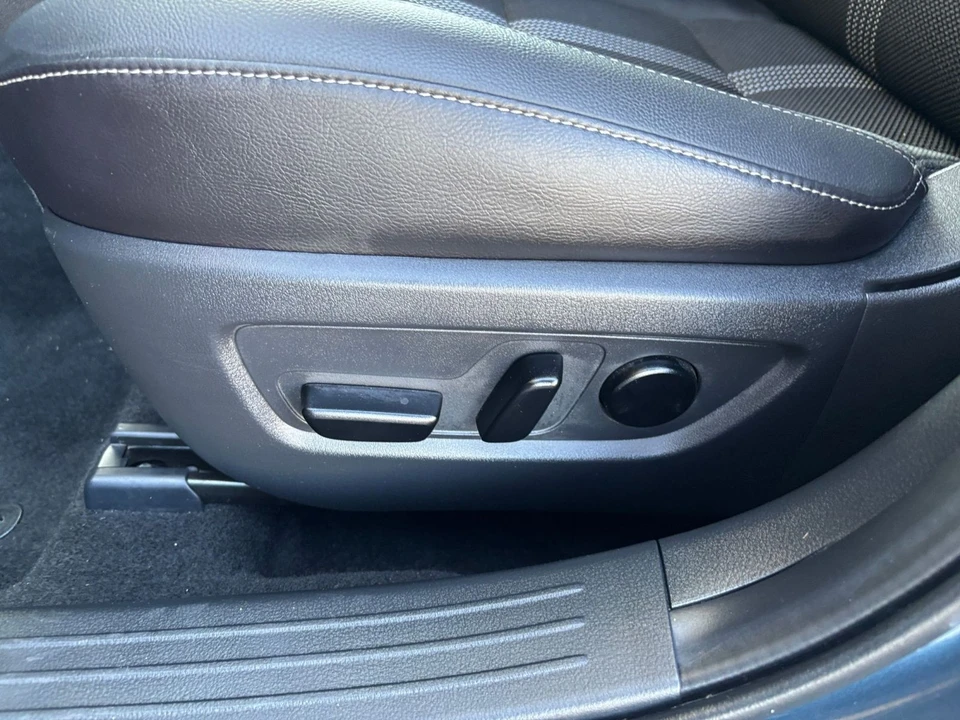 2025 Mazda CX-50 - Image 18 of 31