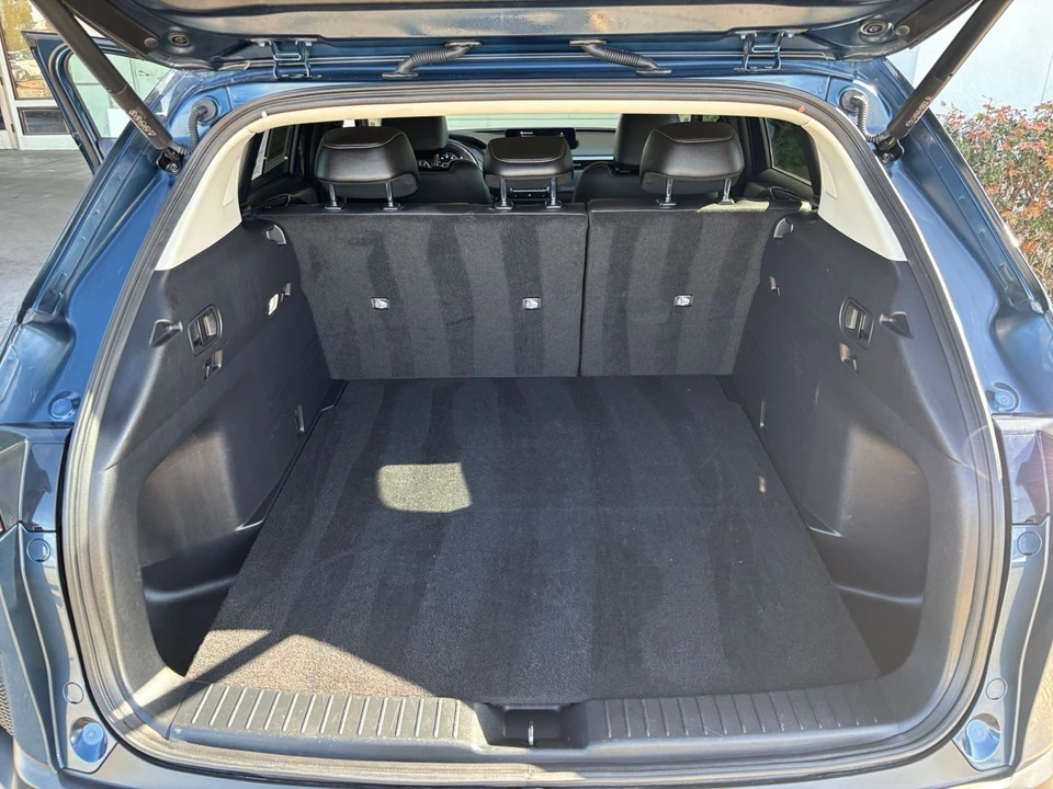 2025 Mazda CX-50 - Image 28 of 31