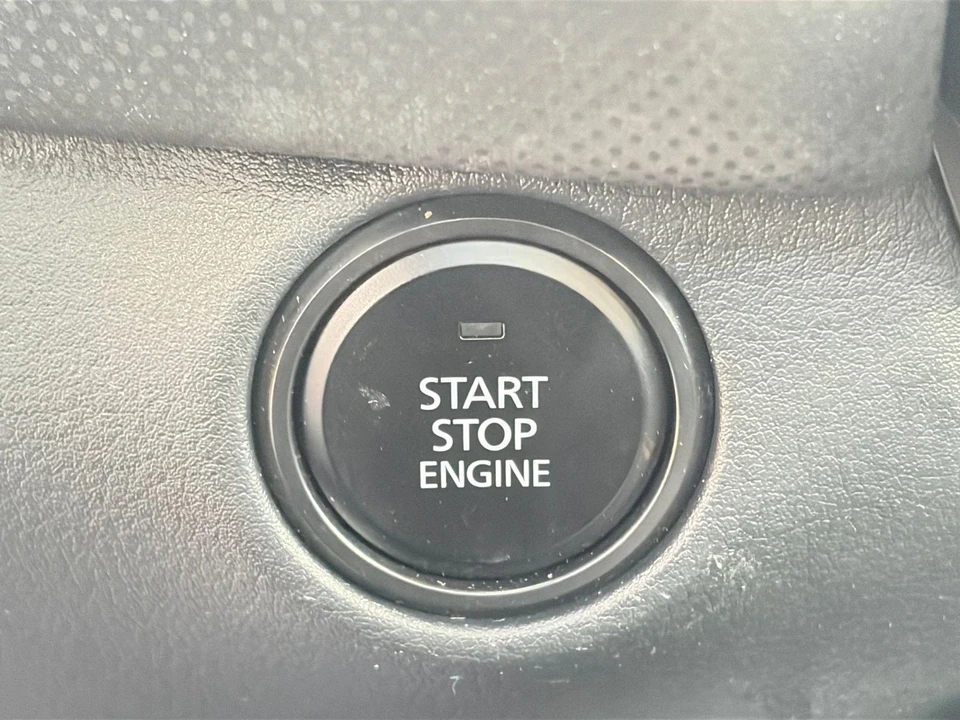 2025 Mazda CX-50 - Image 18 of 31