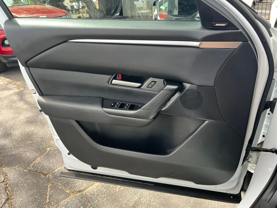 2025 Mazda CX-50 - Image 15 of 31