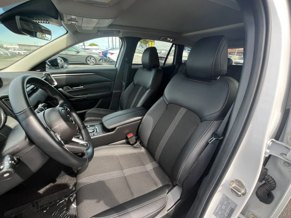 2025 Mazda CX-50 - Image 23 of 31