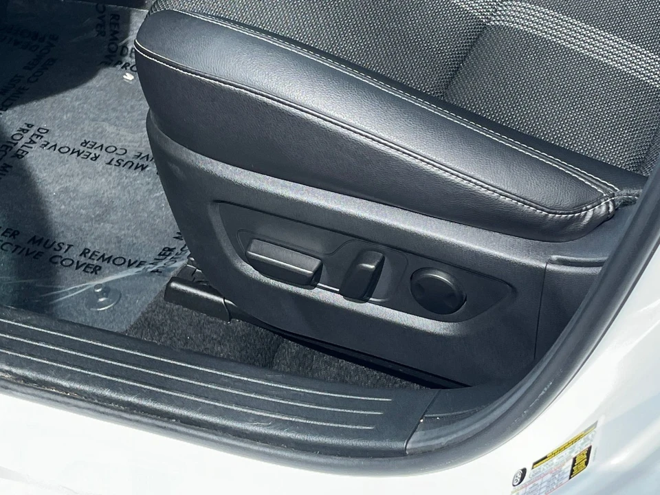 2025 Mazda CX-50 - Image 18 of 31