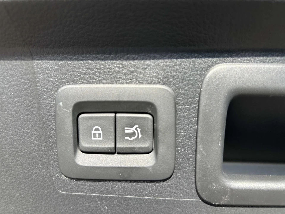 2025 Mazda CX-50 - Image 13 of 21
