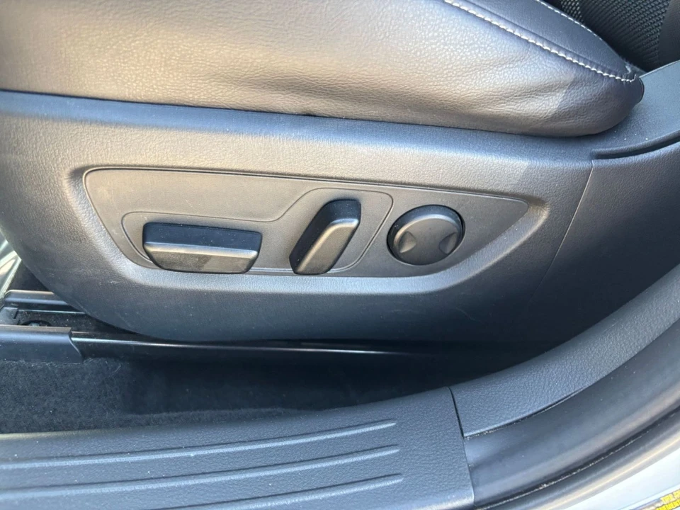 2025 Mazda CX-50 - Image 20 of 31