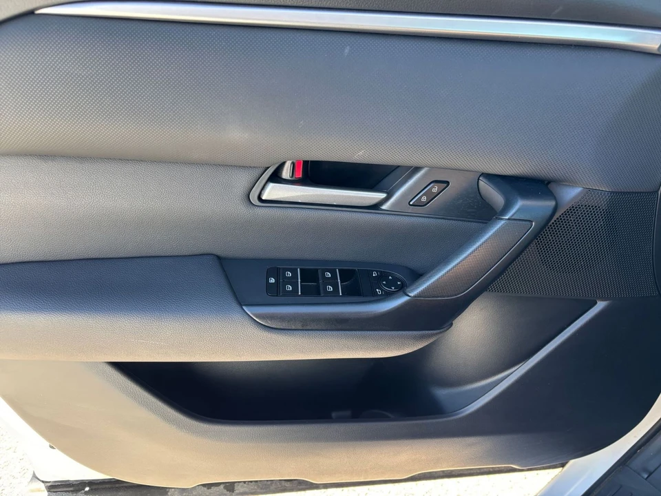2025 Mazda CX-50 - Image 17 of 31