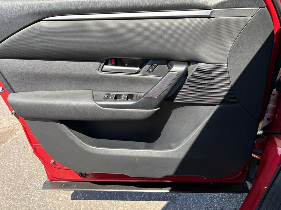 2025 Mazda CX-50 - Image 15 of 31