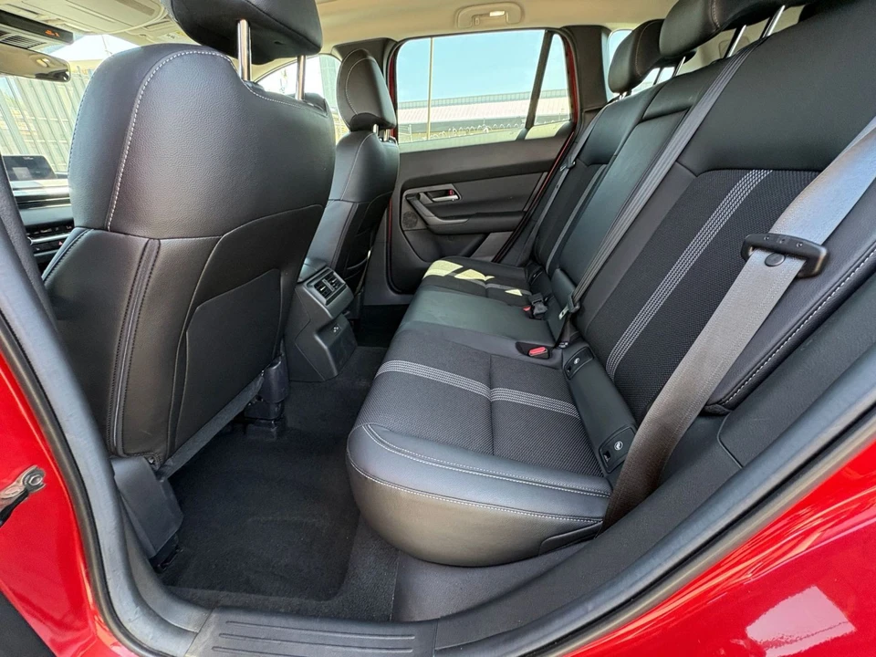 2025 Mazda CX-50 - Image 23 of 31