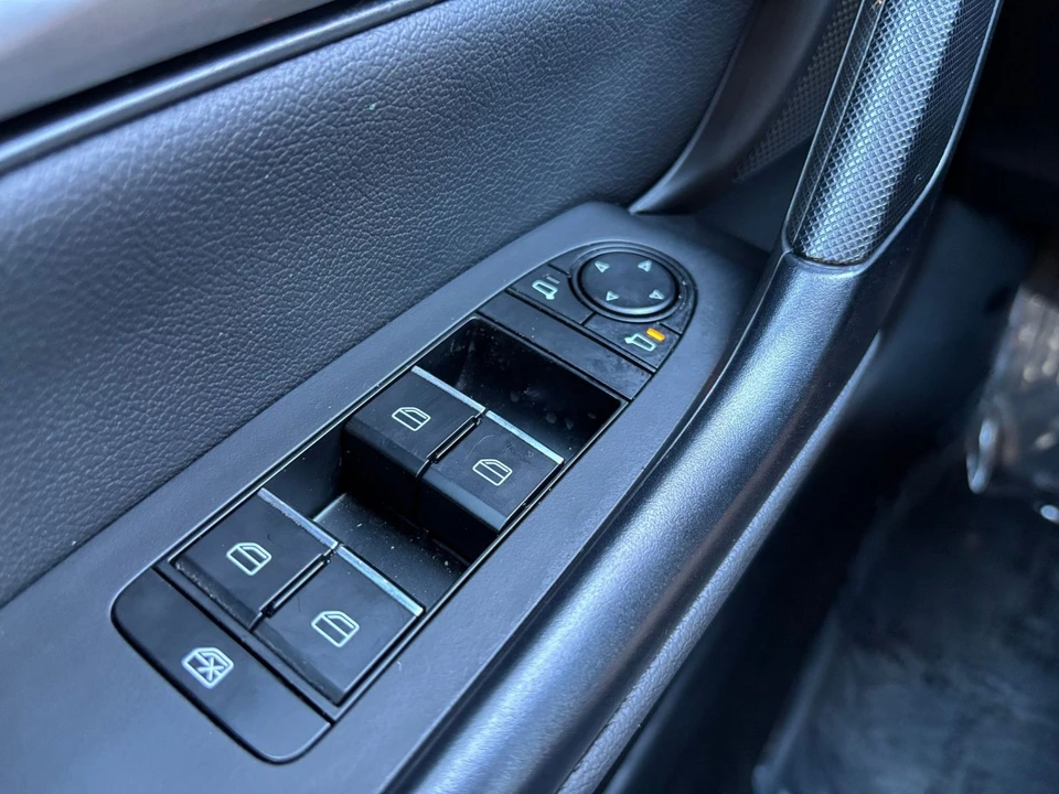 2025 Mazda CX-50 - Image 15 of 31