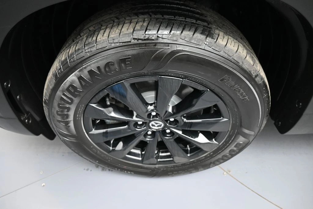 2025 Mazda CX-50 - Image 14 of 31