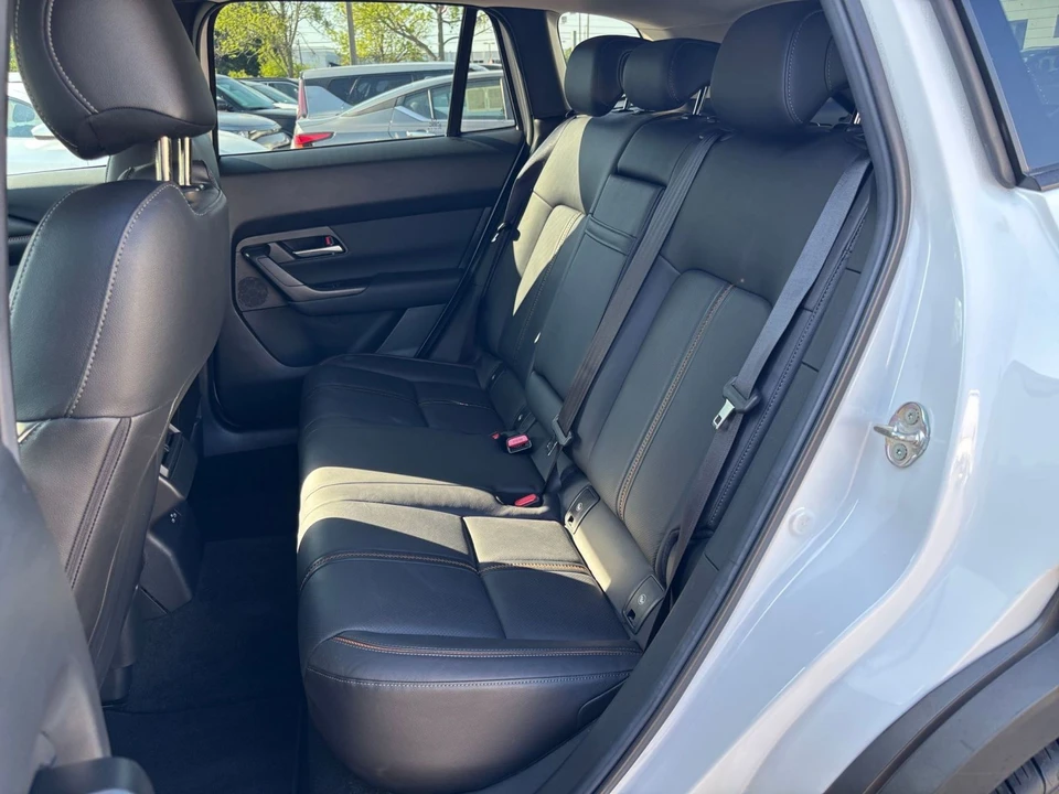 2025 Mazda CX-50 - Image 22 of 31