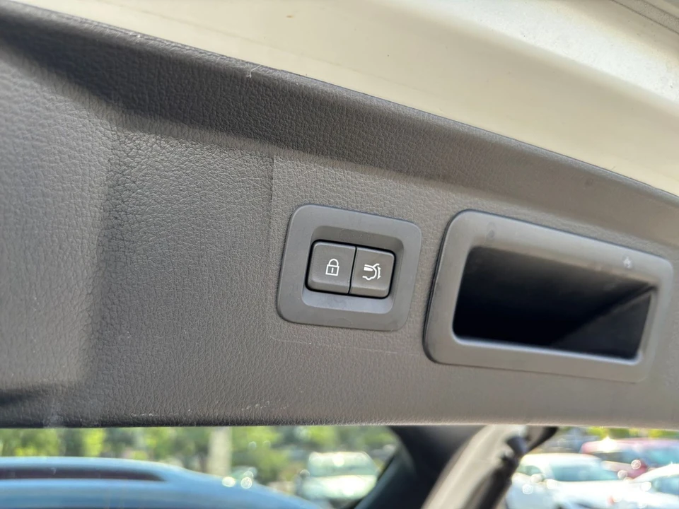 2025 Mazda CX-50 - Image 19 of 31