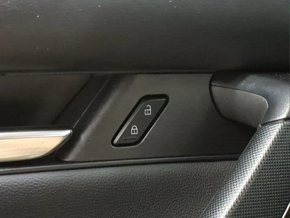 2025 Mazda CX-50 - Image 19 of 31