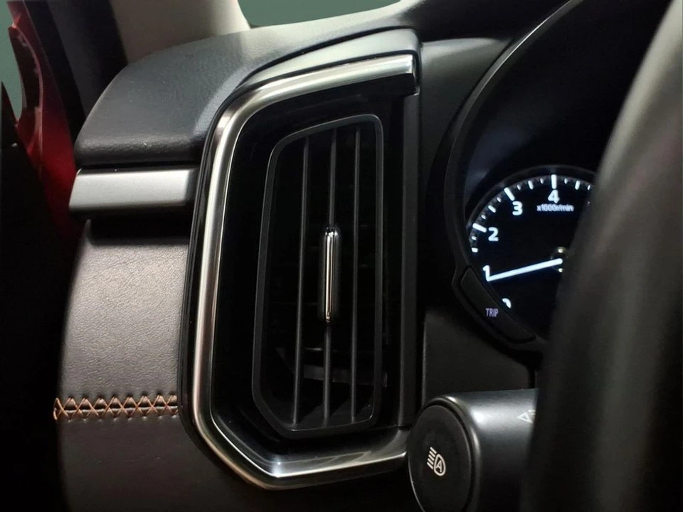 2025 Mazda CX-50 - Image 22 of 31