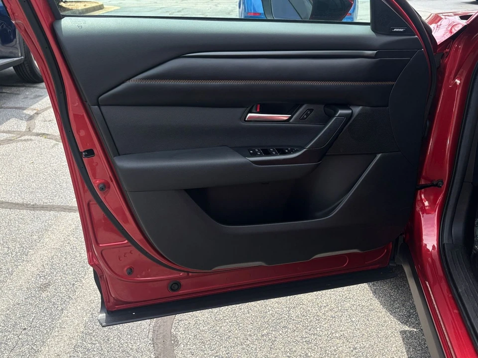 2025 Mazda CX-50 - Image 17 of 31