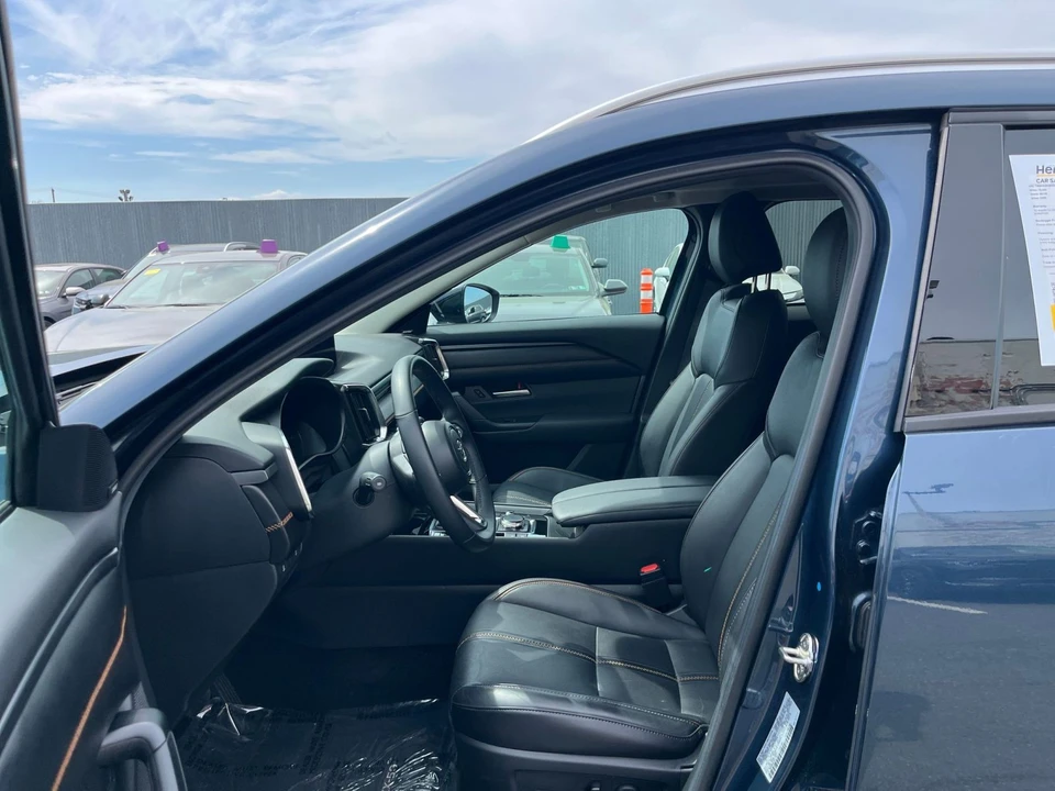 2025 Mazda CX-50 - Image 25 of 31