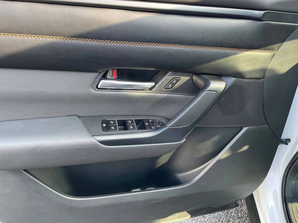 2025 Mazda CX-50 - Image 15 of 31