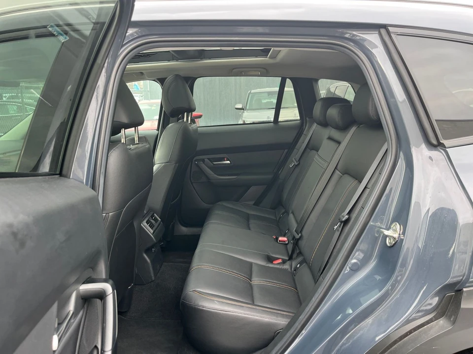 2025 Mazda CX-50 - Image 22 of 31