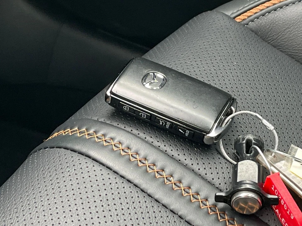 2025 Mazda CX-50 - Image 17 of 31