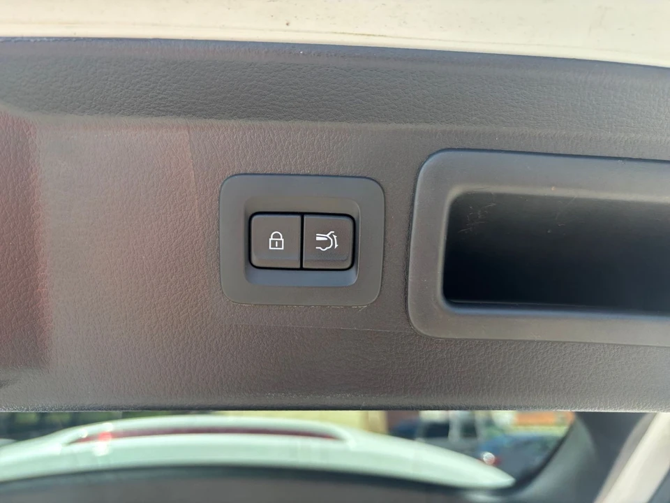 2025 Mazda CX-50 - Image 24 of 31