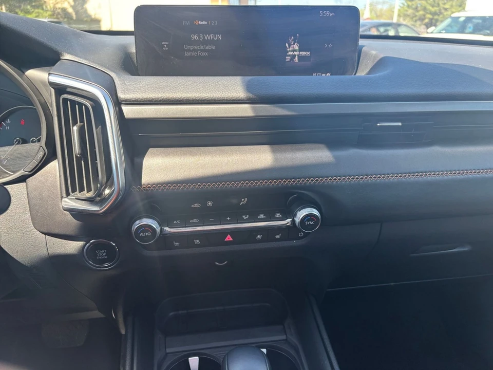 2025 Mazda CX-50 - Image 19 of 31
