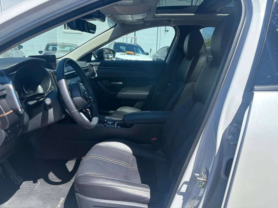 2025 Mazda CX-50 - Image 21 of 31