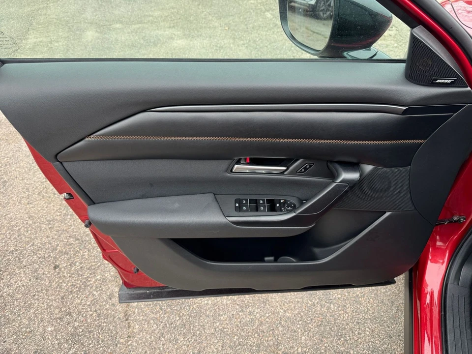 2025 Mazda CX-50 - Image 15 of 31