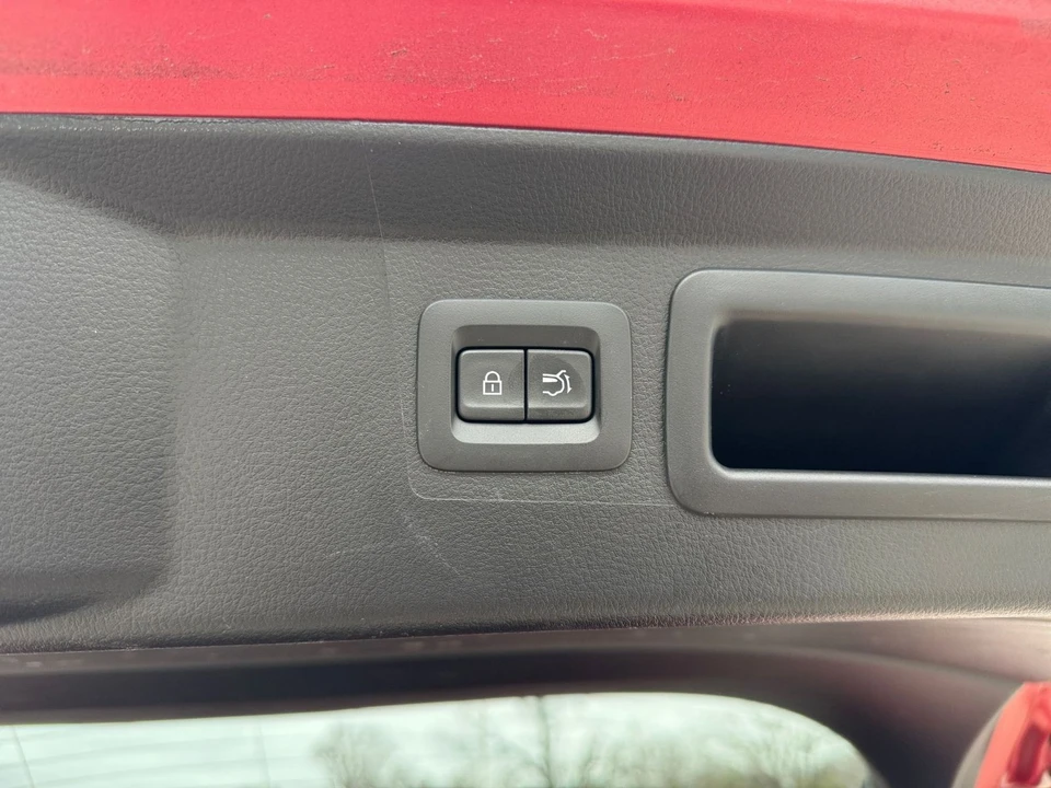 2025 Mazda CX-50 - Image 17 of 31