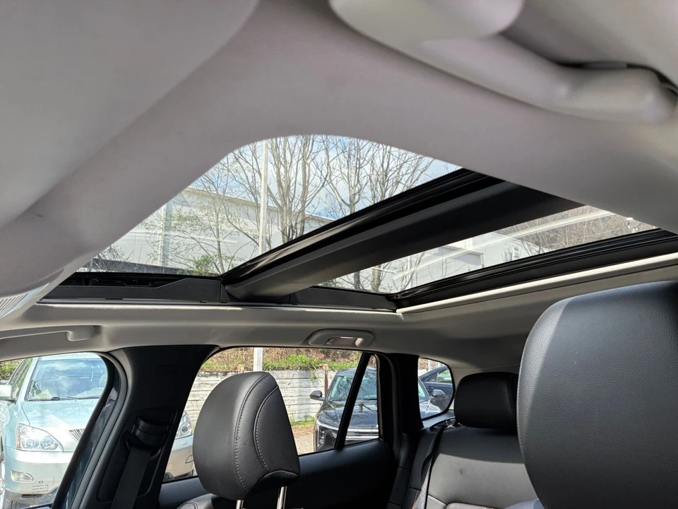 2025 Mazda CX-50 - Image 26 of 31