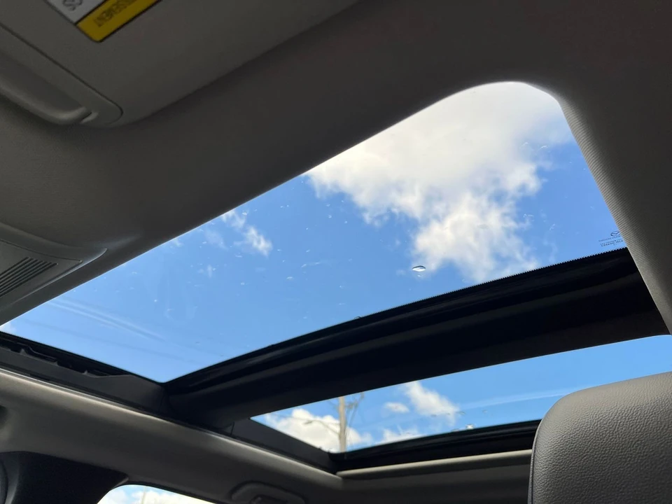 2025 Mazda CX-50 - Image 23 of 31