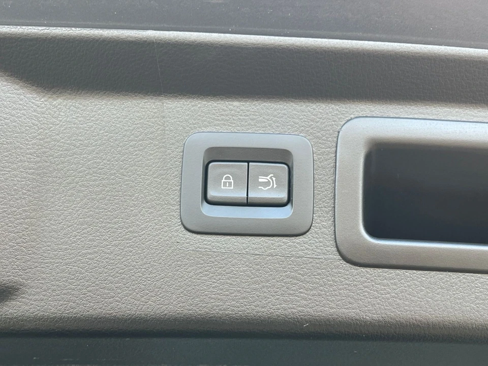 2025 Mazda CX-50 - Image 18 of 31
