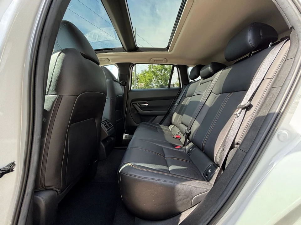 2025 Mazda CX-50 - Image 25 of 31