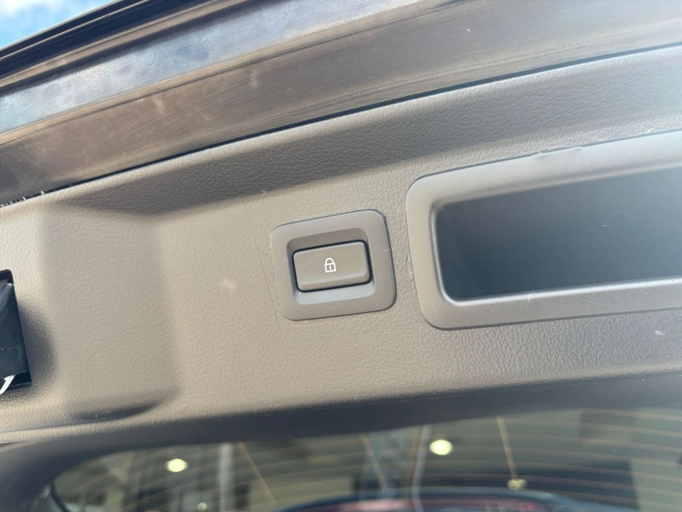 2025 Mazda CX-50 - Image 18 of 31