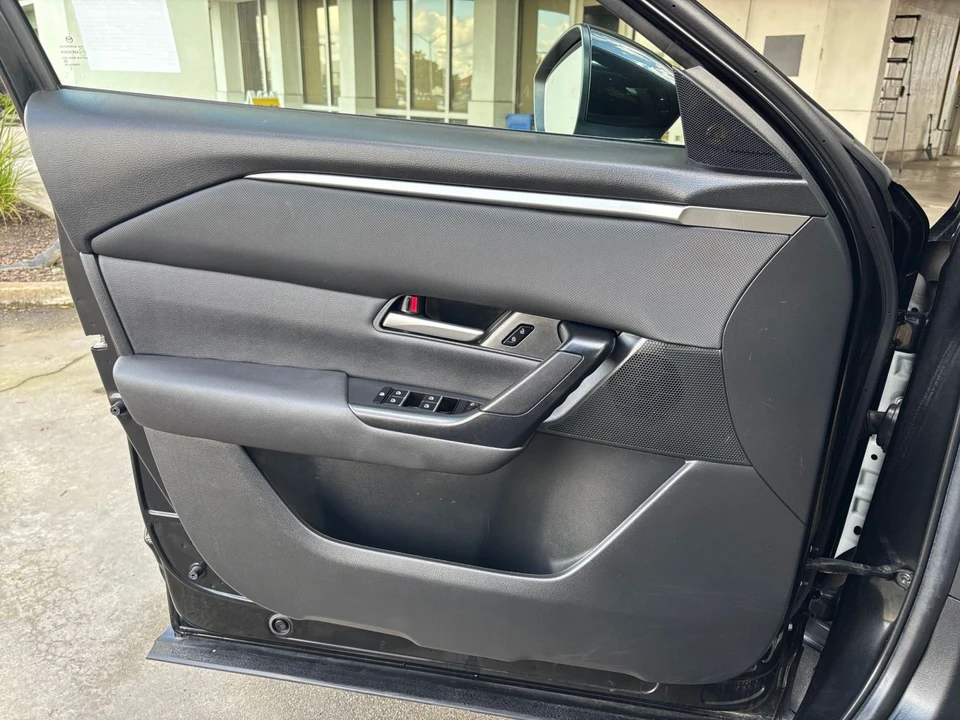 2025 Mazda CX-50 - Image 15 of 31