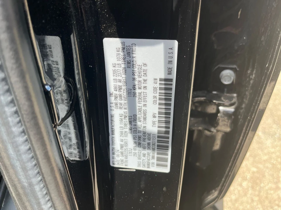 2025 Mazda CX-50 - Image 26 of 31