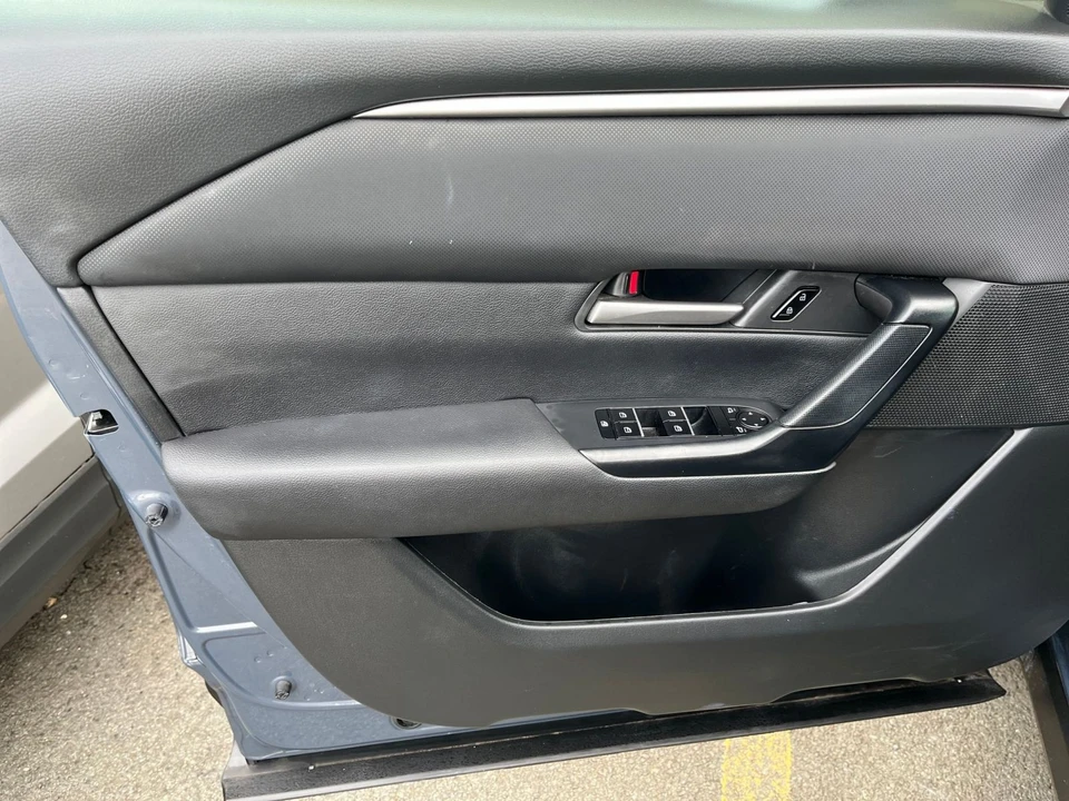 2025 Mazda - Image 17 of 31