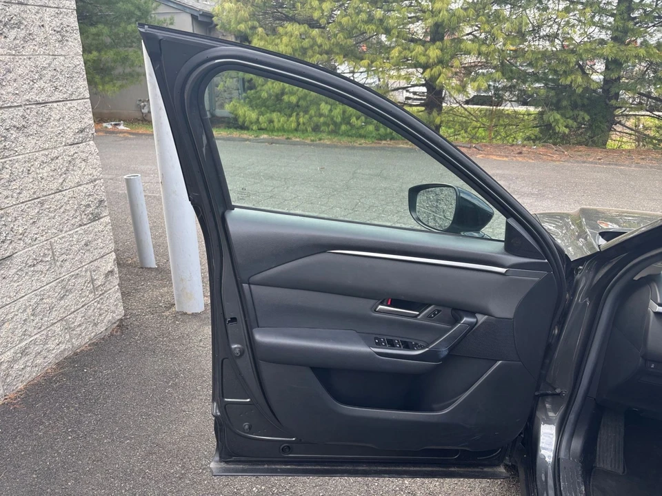 2025 Mazda CX-50 - Image 15 of 31