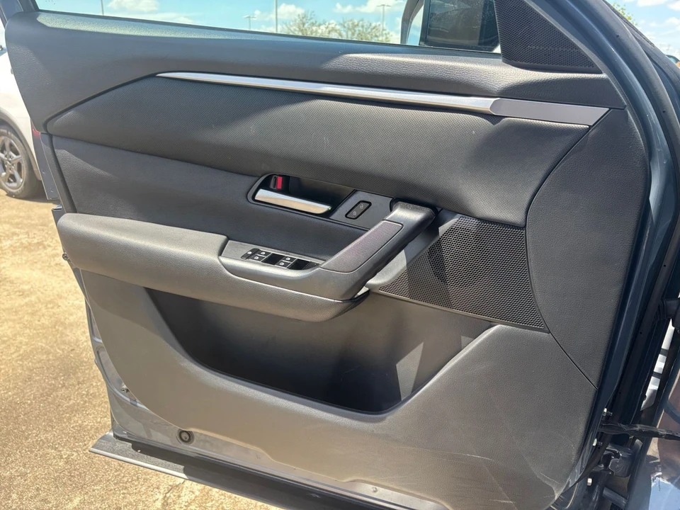 2025 Mazda CX-50 - Image 20 of 31