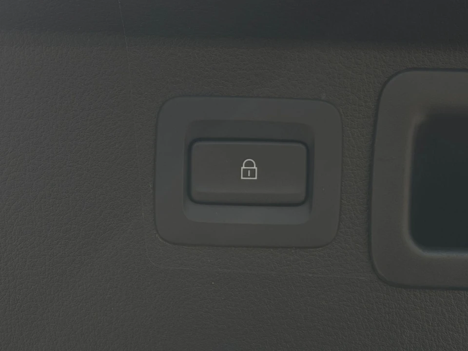 2025 Mazda CX-50 - Image 18 of 31