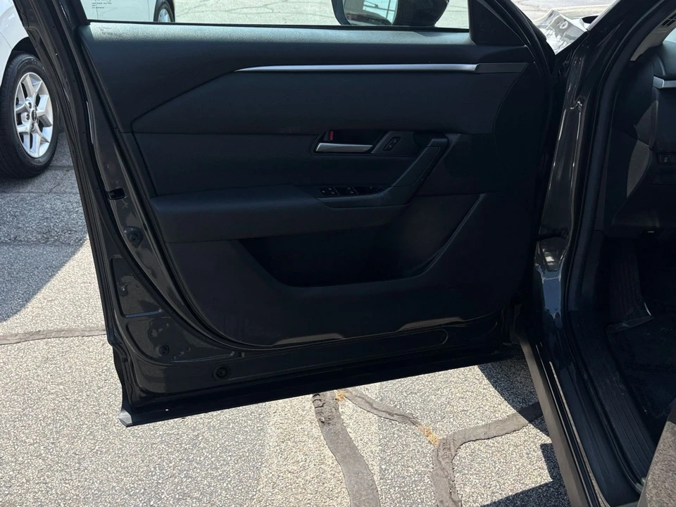 2025 Mazda CX-50 - Image 15 of 31