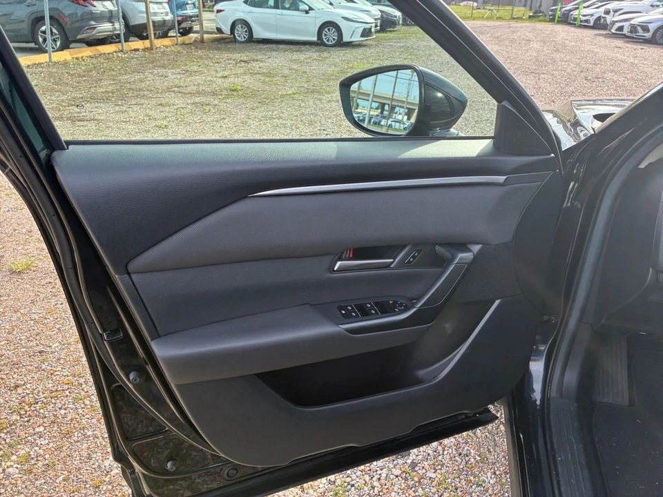 2025 Mazda CX-50 - Image 17 of 31