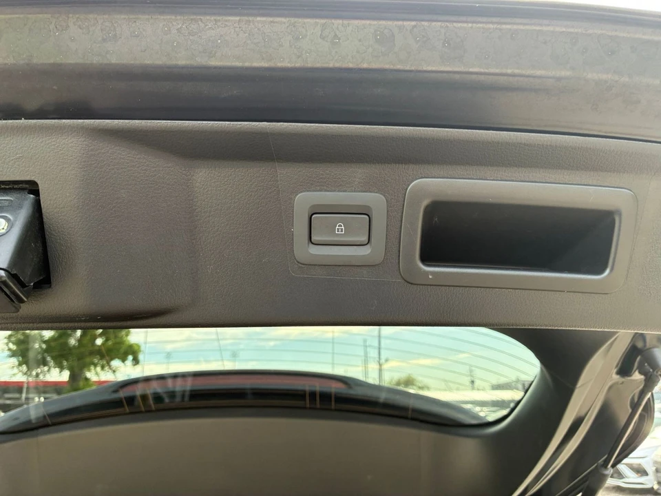 2025 Mazda CX-50 - Image 18 of 31