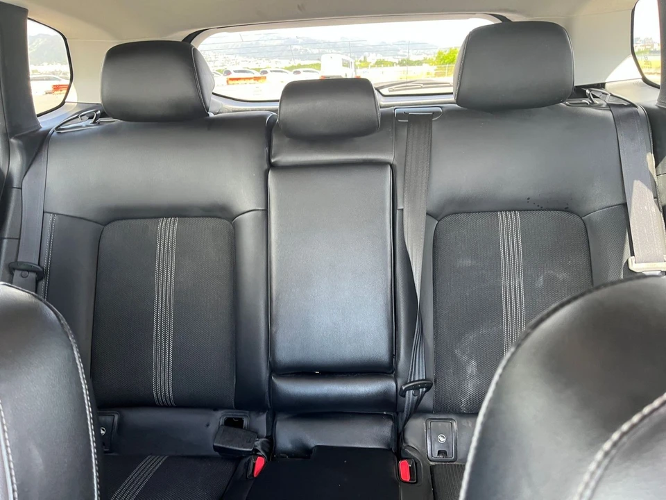 2025 Mazda CX-50 - Image 28 of 31