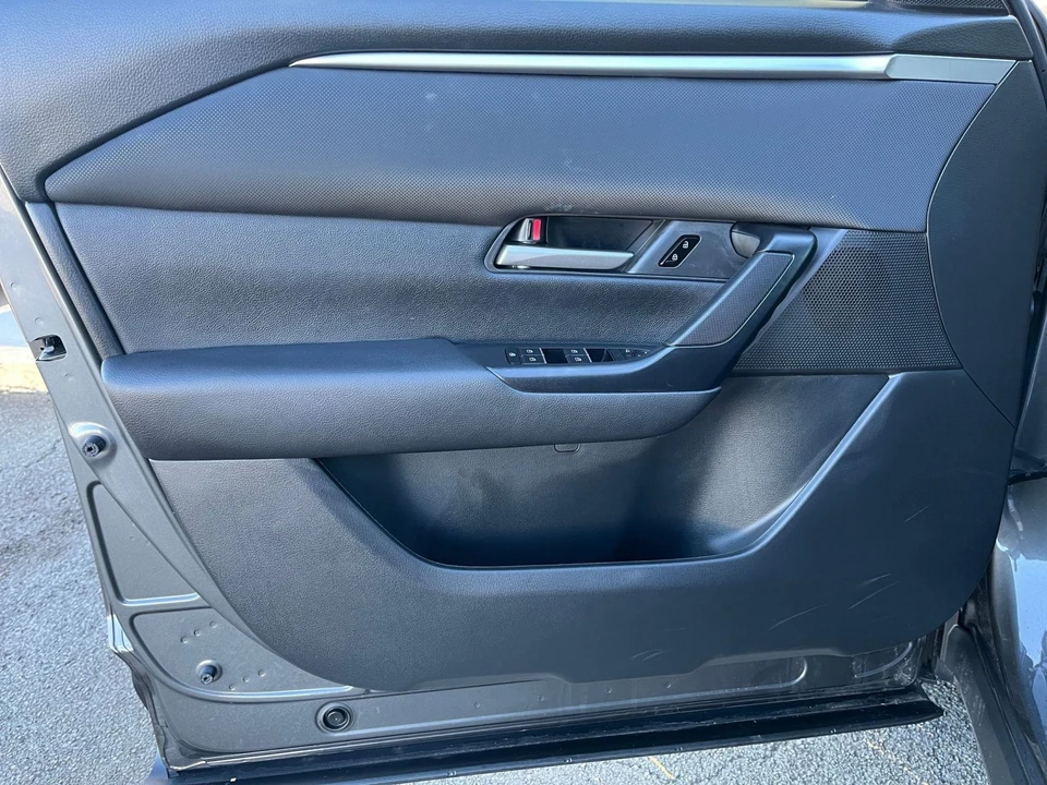 2025 Mazda CX-50 - Image 15 of 31