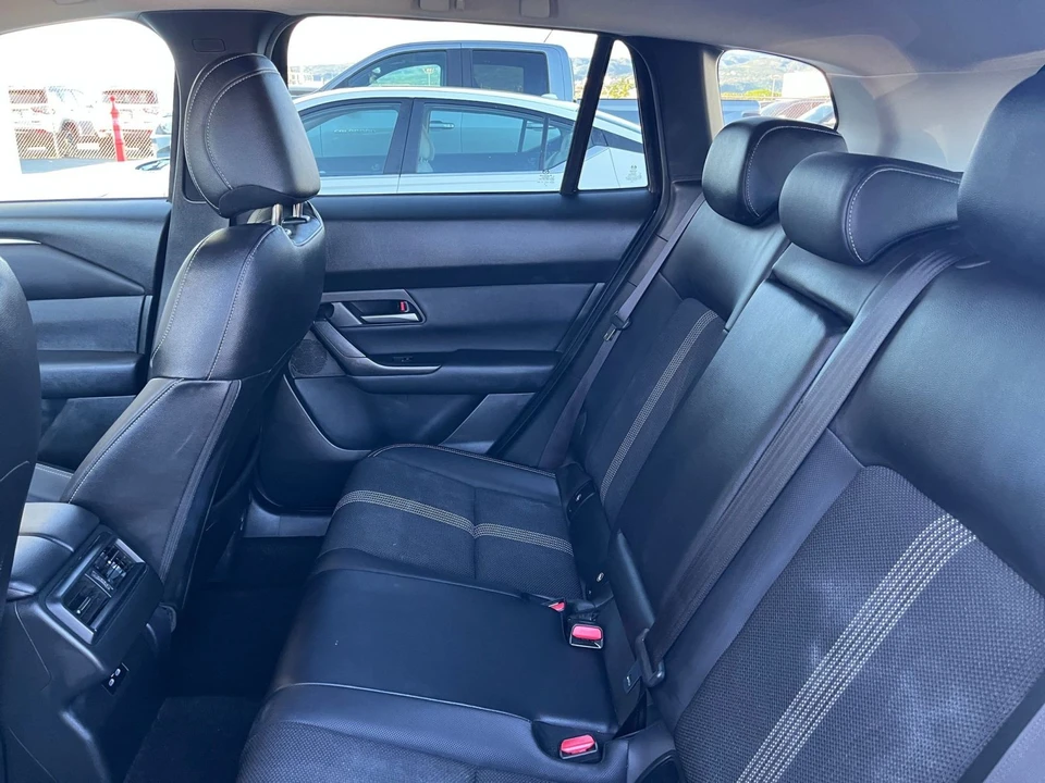 2025 Mazda CX-50 - Image 21 of 31