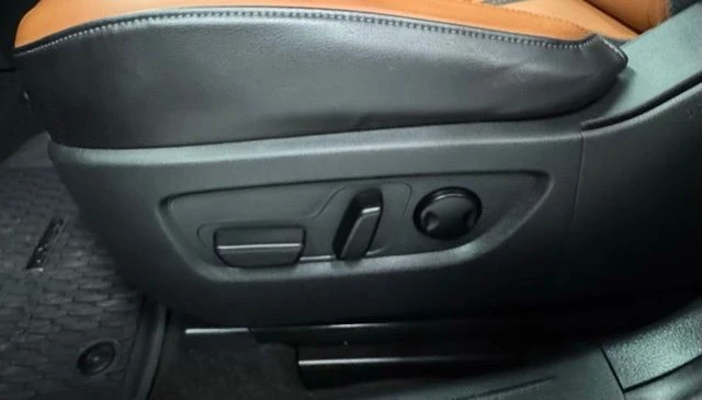 2025 Mazda CX-50 - Image 24 of 28