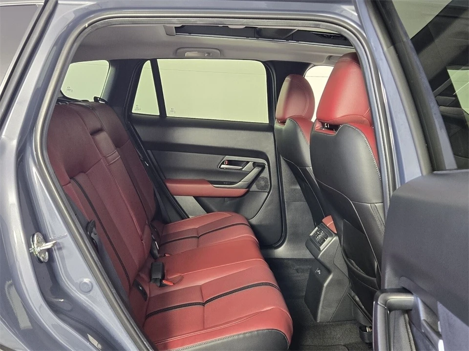 2025 Mazda CX-50 - Image 16 of 21