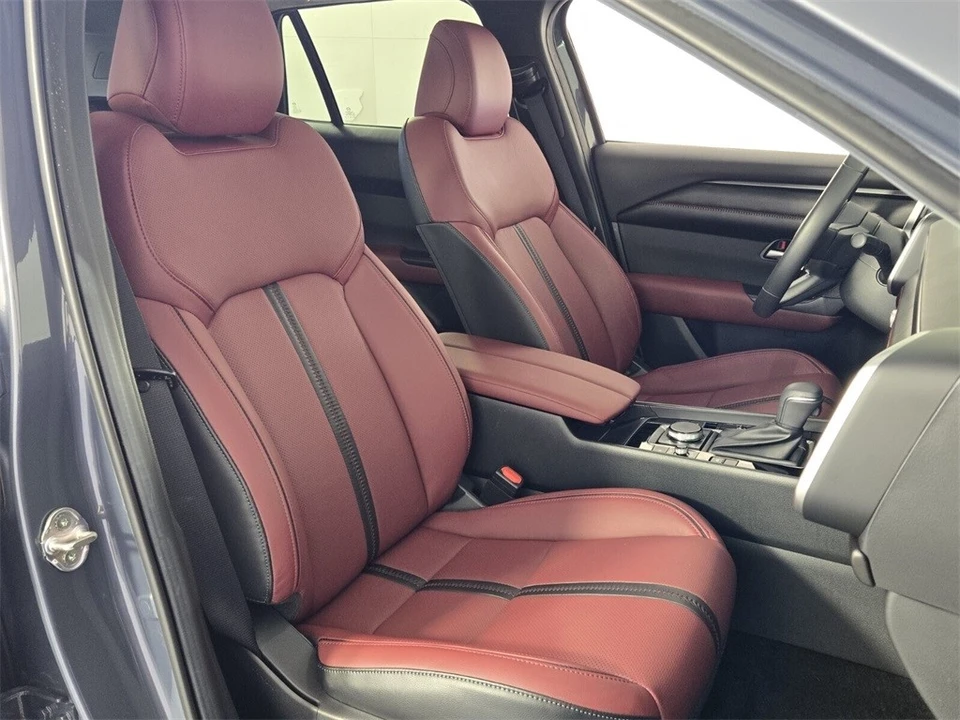 2025 Mazda CX-50 - Image 18 of 21