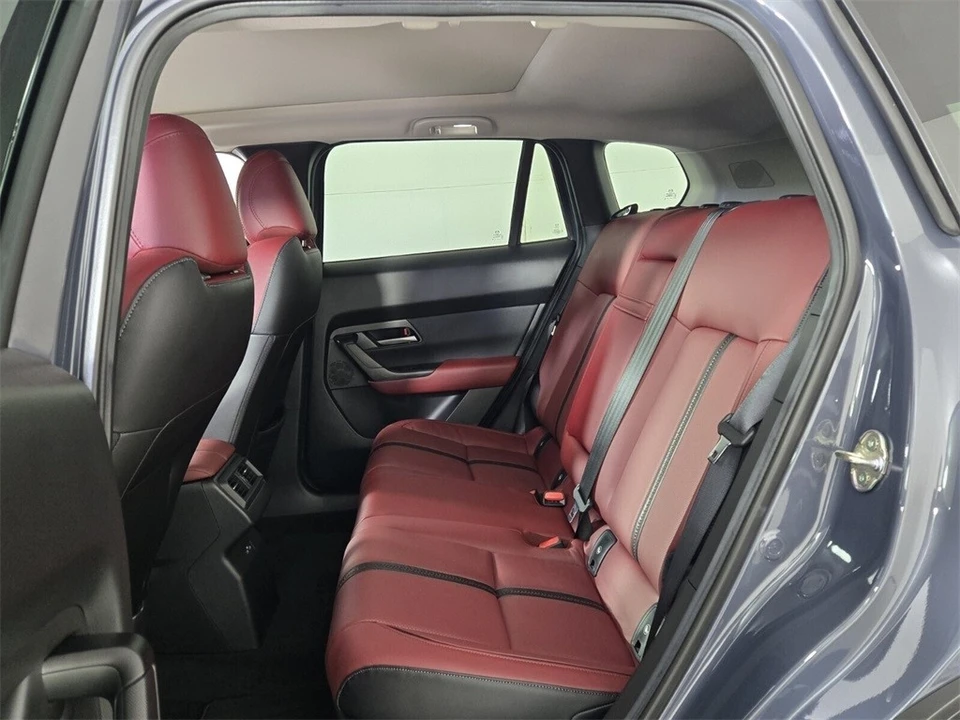 2025 Mazda CX-50 - Image 8 of 12